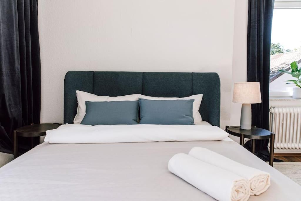 Komplett Neu: 2-Zi Zentral Im Altbau. 24H-Checkin คีล ภายนอก รูปภาพ