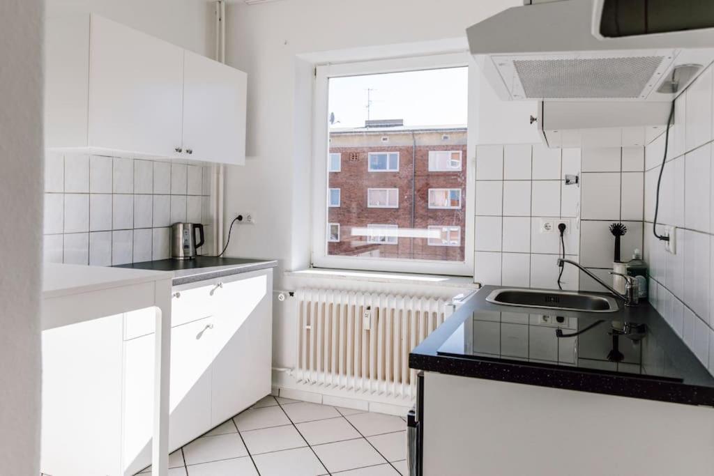 Komplett Neu: 2-Zi Zentral Im Altbau. 24H-Checkin คีล ภายนอก รูปภาพ